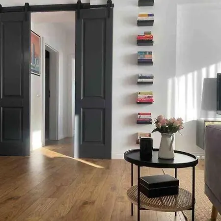 Modern 2-bedroom In New Apartment