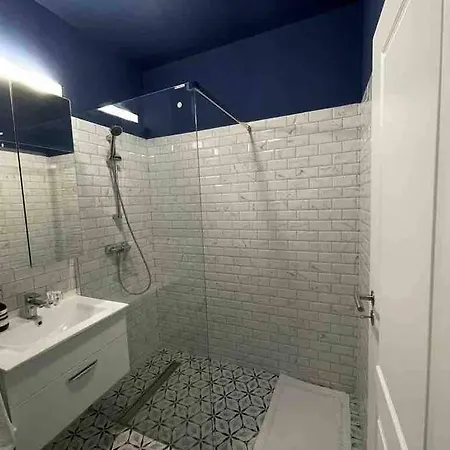 Modern 2-bedroom In New