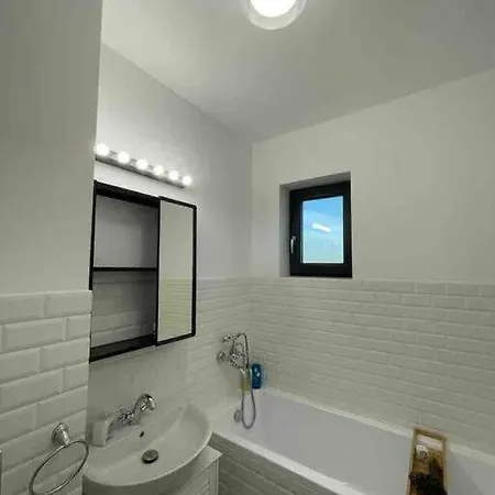 Modern 2-bedroom In New Apartment