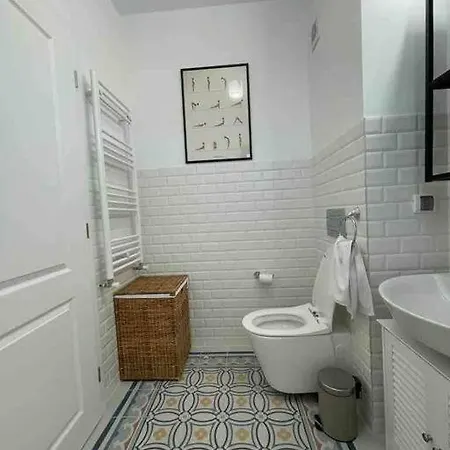 Appartamento Modern 2-bedroom In New *