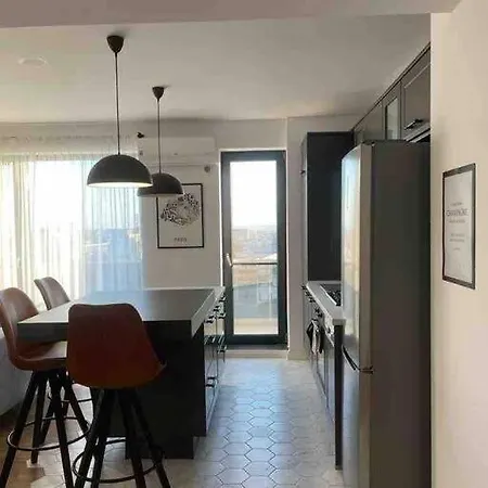 Apartament Modern 2-bedroom In New