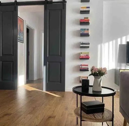 Modern 2-bedroom In New 아파트