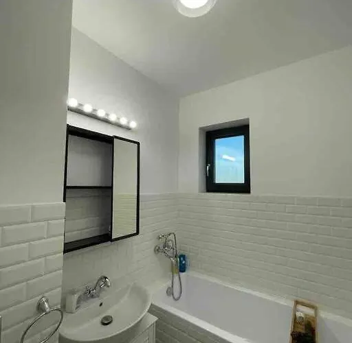 Modern 2-bedroom In New 아파트